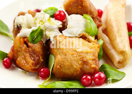 Juicy rump steak de porc avec de la mozzarella sur le dessus et de porc Banque D'Images