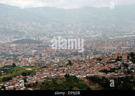 Vue aérienne de Medellin barrios à partir de la télécabine, Medellin, Colombie, Amérique du Sud Banque D'Images