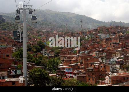 Vue aérienne de Medellin barrios à partir de la télécabine, Medellin, Colombie, Amérique du Sud Banque D'Images