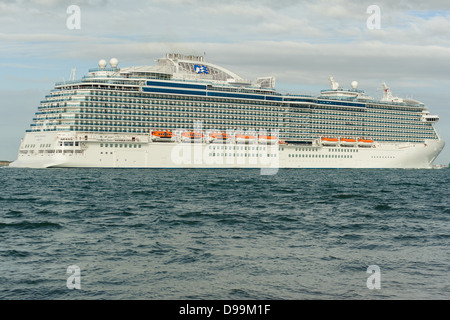 Mme Royal Princess est un navire de croisière exploité par Princess Cruises, et le troisième navire à voile pour la ligne de croisière sous ce nom Banque D'Images