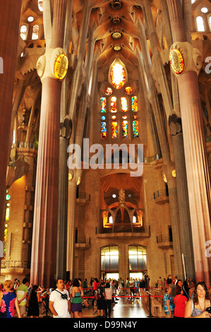 Intérieur de la cathédrale de la Sagrada Familia à Barcelone, Espagne Banque D'Images