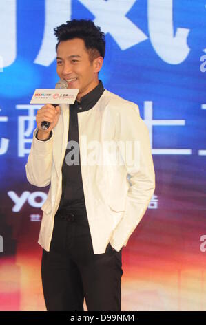 Hawick Lau est allé(e) à l'activité de télévision détenus par youku et Tudou à Shanghai, Chine, le jeudi 13 juin, 2013. Banque D'Images