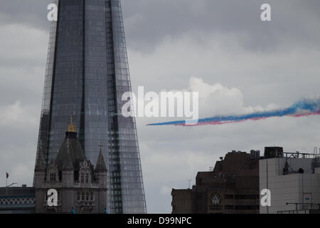 Londres, Royaume-Uni. 15 juin 2013. Les flèches rouges défilé pour célébrer la reine d'Angleterre anniversaire officiel Crédit : Ashok Saxena/Alamy Live News Banque D'Images