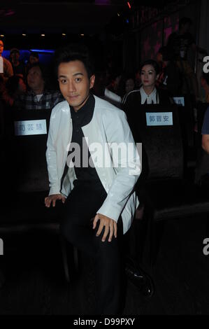 Hawick Lau est allé(e) à l'activité de télévision détenus par youku et Tudou à Shanghai, Chine, le jeudi 13 juin, 2013. Banque D'Images