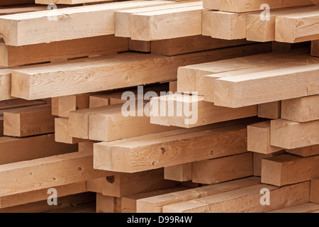 De nouvelles planches de bois sur un volume de stockage. Abstract background Banque D'Images