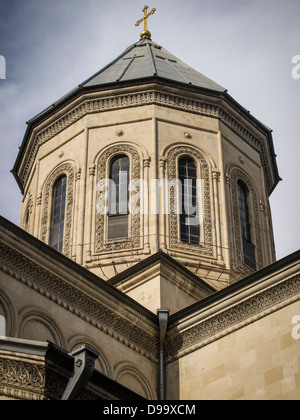 L'Église Kashveti de Saint Georges, dans le centre de Tbilissi, situé en face de l'édifice du Parlement sur l'Avenue Rustaveli. Banque D'Images