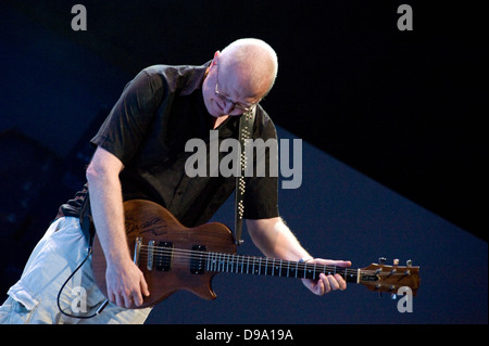 Groupe folk-rock suédois Hoven Droven effectuant à contre Culture Festival à Varsovie, Pologne. Bo Lindberg à la guitare. Banque D'Images