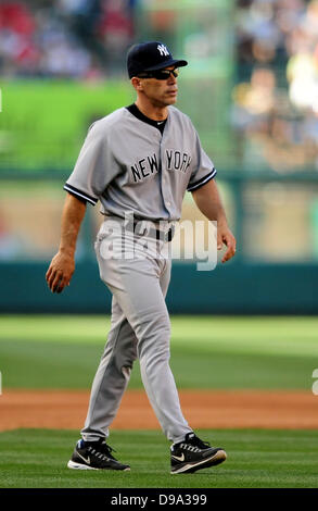 Anaheim, CA, USA. 15 Juin, 2013. New York Yankees gérant Joe Girardi # 28 au cours de la partie de baseball de ligue majeure entre les Yankees de New York et le Los Angeles Angels à Anaheim Stadium à Anaheim, en Californie. Credit : csm/Alamy Live News Credit : csm/Alamy Live News Banque D'Images