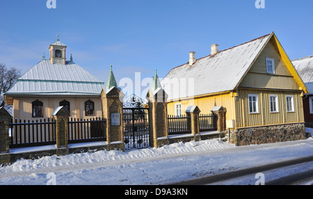 Maisons en bois traditionnelles des groupes ethniques minoritaires ou Karaïtes de Crimée appelée Karaims, Trakai, Lituanie Banque D'Images