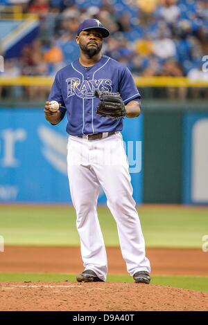 St Petersburg, Floride, USA. 15 juin 2013 : Rays de Tampa Bay de baseball Fernando Rodney (56) est disponible en haut de la 9e au cours de l'action de jeu de la Ligue Majeure de Baseball entre les Royals de Kansas City et les Rays de Tampa Bay au Tropicana Field à St Petersburg, FL. Credit : csm/Alamy Live News Banque D'Images