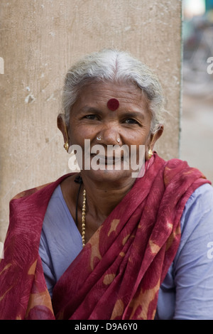 L'Asie, l'Inde, Karnataka, Sravanabelagola, Portrait d'une femme indienne Banque D'Images