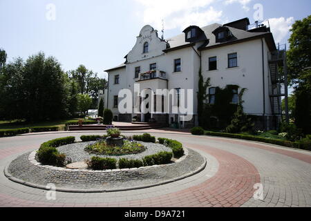 Oblast de Kaliningrad d'Orlovka, Russie 15 juin 2013 l'Usadba Hotel près de Kaliningrad. L'hôtel a été choisi pour l'hôtel officiel de la FIFA , et sera l'hôte de footballeurs et de la famille de la FIFA La FIFA lors de la Coupe du Monde de football en 2018 en Russie. Credit : Michal Fludra/Alamy Live News Banque D'Images