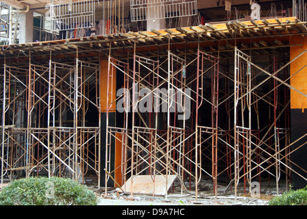 Décorer une maison, construire une étagère, à Shenzhen, Chine. Banque D'Images