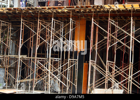 Décorer une maison, construire une étagère, à Shenzhen, Chine. Banque D'Images