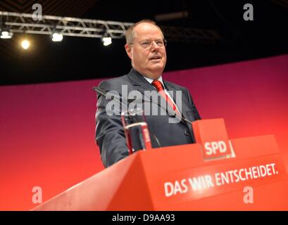 Berlin, Allemagne. 16 Juin, 2013. Candidat chancelier du SPD Peer Steinbrueck parle lors de la convention du parti du SPD à Berlin, Allemagne, 16 juin 2013. Photo : BRITTA PEDERSEN/dpa/Alamy Live News Banque D'Images