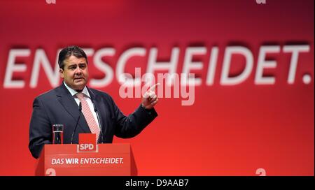 Berlin, Allemagne. 16 Juin, 2013. Le président du SPD, Sigmar Gabriel, s'exprime à la convention du parti du SPD à Berlin, Allemagne, 16 juin 2013. Photo : BRITTA PEDERSEN/dpa/Alamy Live News Banque D'Images