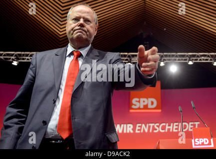 Berlin, Allemagne. 16 Juin, 2013. Candidat chancelier du SPD Peer Steinbrueck est représenté au congrès du parti du SPD à Berlin, Allemagne, 16 juin 2013. Photo : BRITTA PEDERSEN/dpa/Alamy Live News Banque D'Images