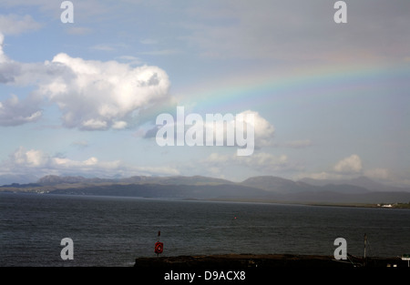 Arc-en-ciel sur la baie de Broadford Isle of Skye Ecosse Banque D'Images