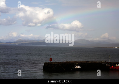 Arc-en-ciel sur la baie de Broadford Isle of Skye Ecosse Banque D'Images