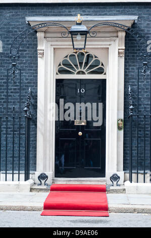 Londres, Royaume-Uni - 16 juin 2013 : 10 Downing Street porte d'entrée avant la rencontre du Président russe Vladimir Poutine Crédit : Piero Cruciatti/Alamy Live News Banque D'Images