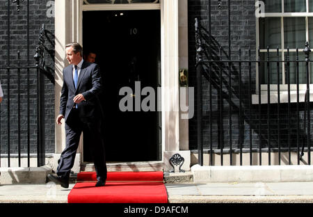 DAVID CAMERON, PREMIER MINISTRE BRITANNIQUE VA À 16 Juin 2013 10 Downing Street London England Banque D'Images
