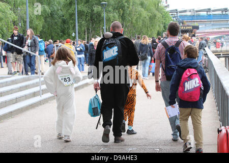 Londres, Royaume-Uni. 16 Juin, 2013. La Marche Pour La Vie a été fondée en 1989 par le VIH et le SIDA La charité Crusaid. Depuis, la marche a permis de recueillir des millions de livres pour appuyer les services essentiels pour les personnes vivant avec le VIH. Credit : Ashok Saxena/Alamy Live News Banque D'Images