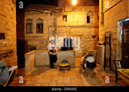 Les juifs ultra orthodoxes de Neturie Karta, un groupe religieux qui s'est séparé du judaïsme normatif dans le quartier de Mea Shearim, une enclave ultra-orthodoxe à Jérusalem Ouest Israël Banque D'Images