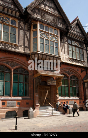 Façade d'origine de Beaney récemment rénové Chambre d'art et des connaissances, anciennement Institut Beaney, Canterbury, Kent, England, UK Banque D'Images