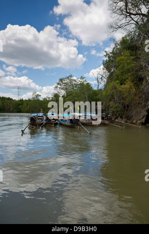Berge de la rivière Nam Pak en Thaïlande Krabi Banque D'Images