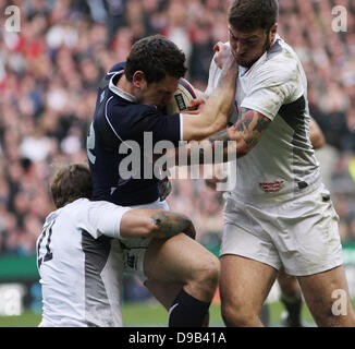 Au cours de l'action, RBS Six Nations match entre l'Angleterre et l'Écosse au stade de Twickenham. L'Angleterre a gagné 22-16 London, England - 13.03.11 Banque D'Images