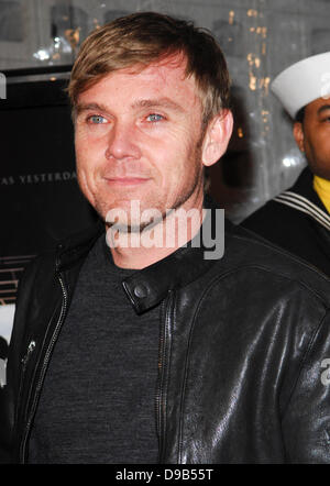 Rick Schroder le Los Angeles premiere de "acte de bravoure" à l'ArcLight cinema - Arrivées Los Angeles, Californie - 13.02.12 Taille du Banque D'Images