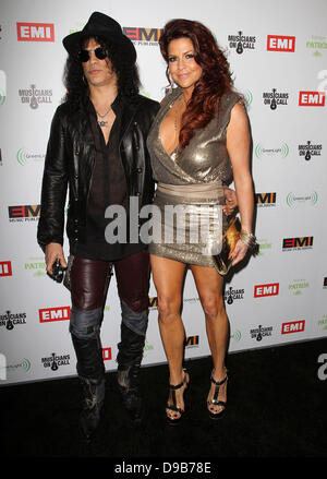 Barre oblique et Perla Ferrar EMI Music 2012 Grammy Awards a eu lieu au Capitol Records Hollywood, Californie - 12.02.12 Banque D'Images