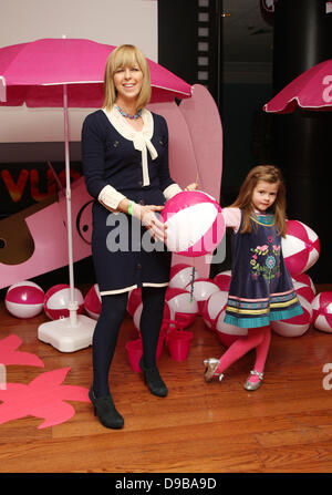 Kate Garraway et fille Darcey : une Barbie Mermaid's Tale 2 backstage- Londres, Angleterre - 12.02.12 Banque D'Images