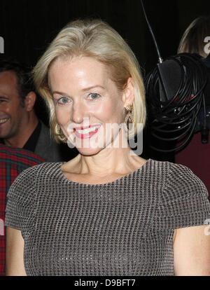 Penelope Ann Miller, à la mention de la ville de Los Angeles à 'L'ARTISTE'. Hollywood, Californie - 31.01.12 Banque D'Images