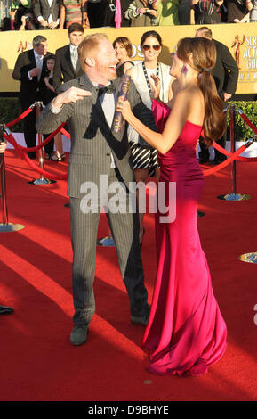 Jesse Tyler Ferguson et Sofia Vergara La 18e Conférence annuelle des Screen Actors Guild Awards (SAG Awards) tenue au Shrine Auditorium - Tapis Rouge : Los Angeles, Californie - 29.01.12 Banque D'Images