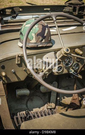 Jeep de l'armée de l'intérieur Banque D'Images