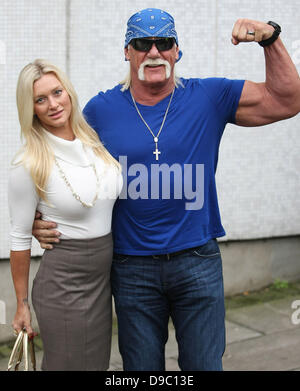 Hulk Hogan et sa femme Jennifer McDaniel au studios ITV London, England - 25.01.12 Banque D'Images