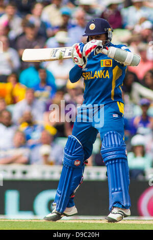 Londres, Royaume-Uni. 17 Juin, 2013. Sri Lanka's Mahela Jayawardene batting au cours de l'ICC Champions trophy match de cricket international entre le Sri Lanka et l'Australie à l'Oval Cricket Ground le 17 juin 2013 à Londres, en Angleterre. (Photo de Mitchell Gunn/ESPA/Alamy Live News) Banque D'Images