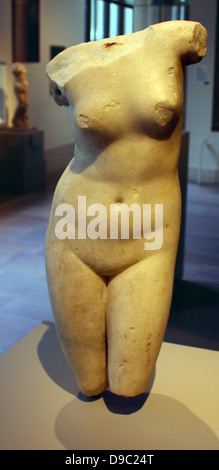 Statue en marbre d'Aphrodite Anadyomene (sèche-contraignant). Le Grec, 3e-2e siècle avant J.-C. ou romaine, au début de l'Impériale, 1er siècle de notre ère. Banque D'Images