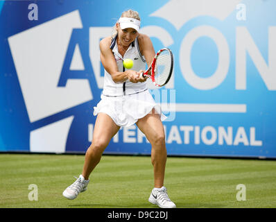 Eastbourne, Royaume-Uni. 17 Juin, 2013. Correspondance entre Ana Ivanovic (SRB) et Elena Vesnina (RUS) au tournoi international AEGON au crédit du Devonshire Park : Action Plus Sport/Alamy Live News Banque D'Images