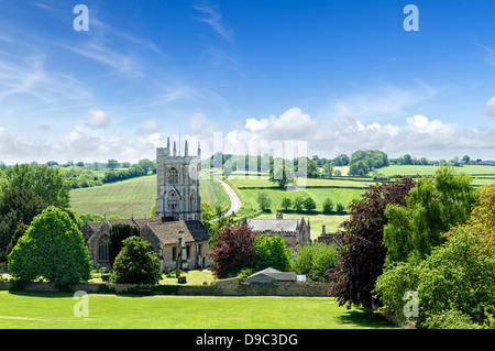 Anglais typique de la vieille église de campagne et de la campagne anglaise au Norton St Philip, Somerset, England, UK Banque D'Images