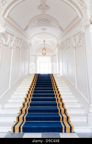 Escalier dans le palais polonais. Château Royal de Varsovie sur la Liste du patrimoine mondial. Banque D'Images