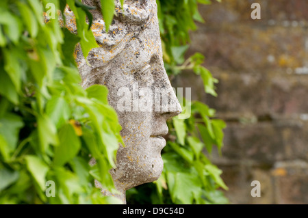 Jardin en face de la statue Banque D'Images