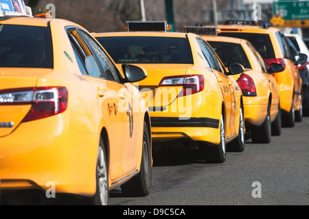 Ligne de taxis jaunes, New York City, USA Banque D'Images