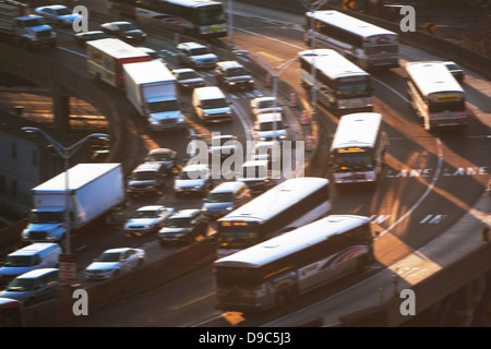 Le trafic important sur flyover Banque D'Images