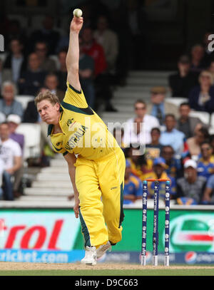 Londres, Royaume-Uni. 17 Juin, 2013. James Faulkner de l'Australie au cours de l'ICC Champions trophy Group un accessoire fixe entre l'Australie et le Sri Lanka à partir de l'Ovale. Credit : Action Plus Sport/Alamy Live News Banque D'Images