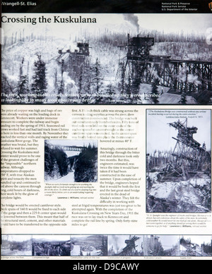 L'affichage à Kuskulana Bridge, c 1910, construit par le cuivre et la rivière Northwest Railroad pour accéder à la Kennecott mines, McCarthy, AK Banque D'Images