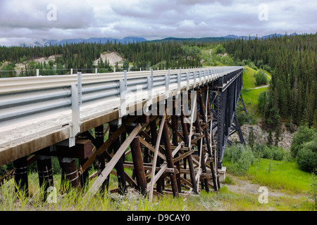 Kuskulana Bridge, c 1910, construit par le cuivre et la rivière Northwest Railroad pour accéder à la Kennecott mines, McCarthy, Alaska, USA Banque D'Images