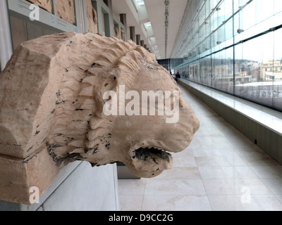 Trombe marine à tête de lion à partir de l'angle nord-est du Parthénon, Athènes, Grèce Banque D'Images