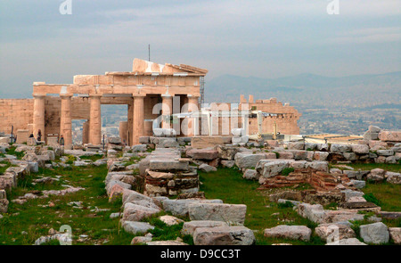 Le erechteon Temple sur l'Acropole à Athènes, restauré entre 1979 et 1987, dédié à Athéna, Poséidon, Erectheus et autres divinités chthoniennes de l'Attique. 421-406 BC. Banque D'Images